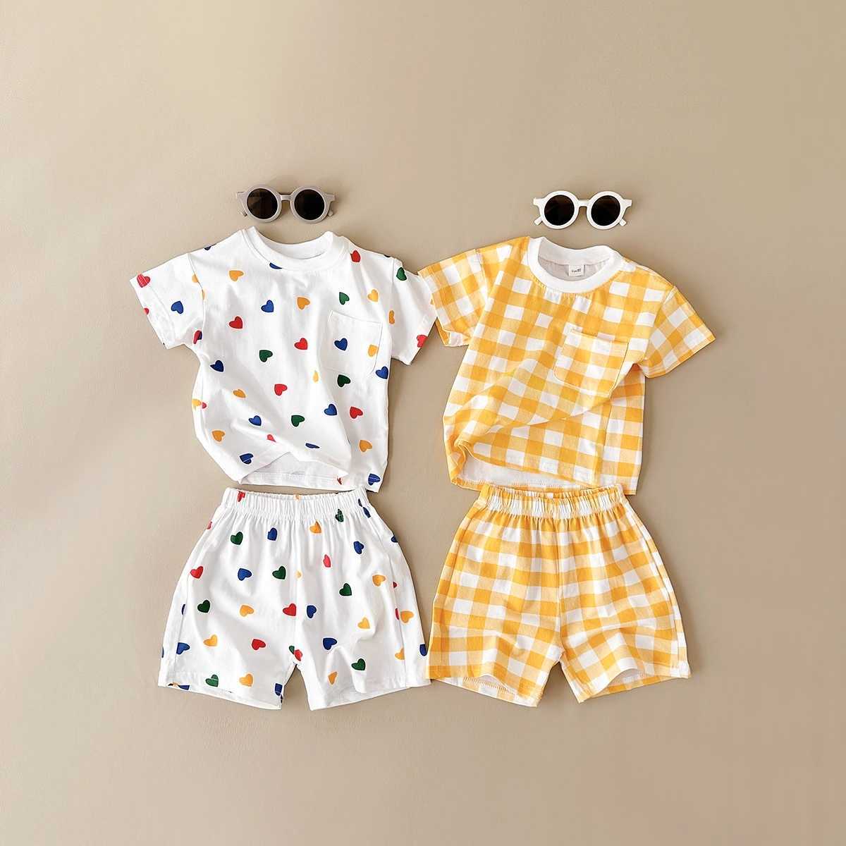 Kledingsets Babykleding Set Pasgeboren meisjes Casual Full Body Gedrukte liefde en plaid korte mouwen T-shirt+shorts vakantiestijl jongens outfit H240425