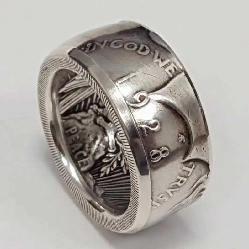 Anillos de banda Hot Sale Ring Vintage Morgan Half Dollar 1945 Tallado el Estado Unido de American en Dios Confiamos en la recolección de joyas H240425