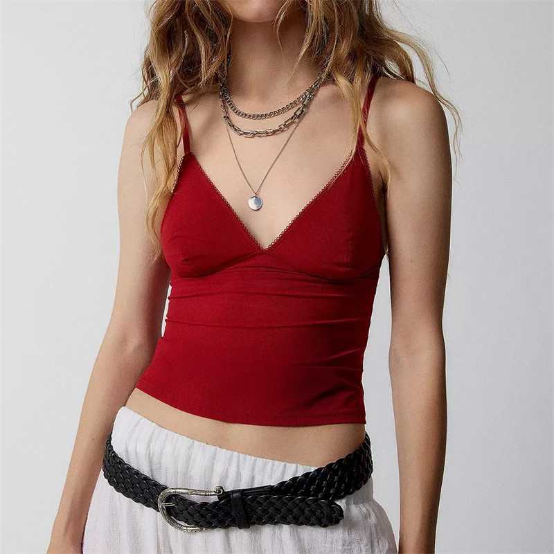 Kvinnors tankar Camis Xingqing Camisole Y2K Top Summer Women Lace Trim V Neck Spaghetti Strap Sleless Croped Vest Basic Clothes 2000s Strtwear Y240420