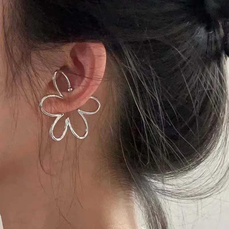 Charm Fashion Exaggerated Hollow Flower Ear Bone Clip for Women Girls Simple Silver Color Non-Pierced Ear Cuff Jewelry Gifts