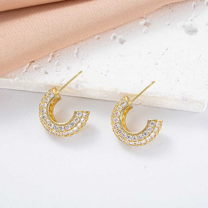 Moda Simples Ttifeeny Brincos versáteis Ti Celebridades sem diamantes Diamante de diamante de um lado Incorporando o estilo de Instagram em forma de C completa legal