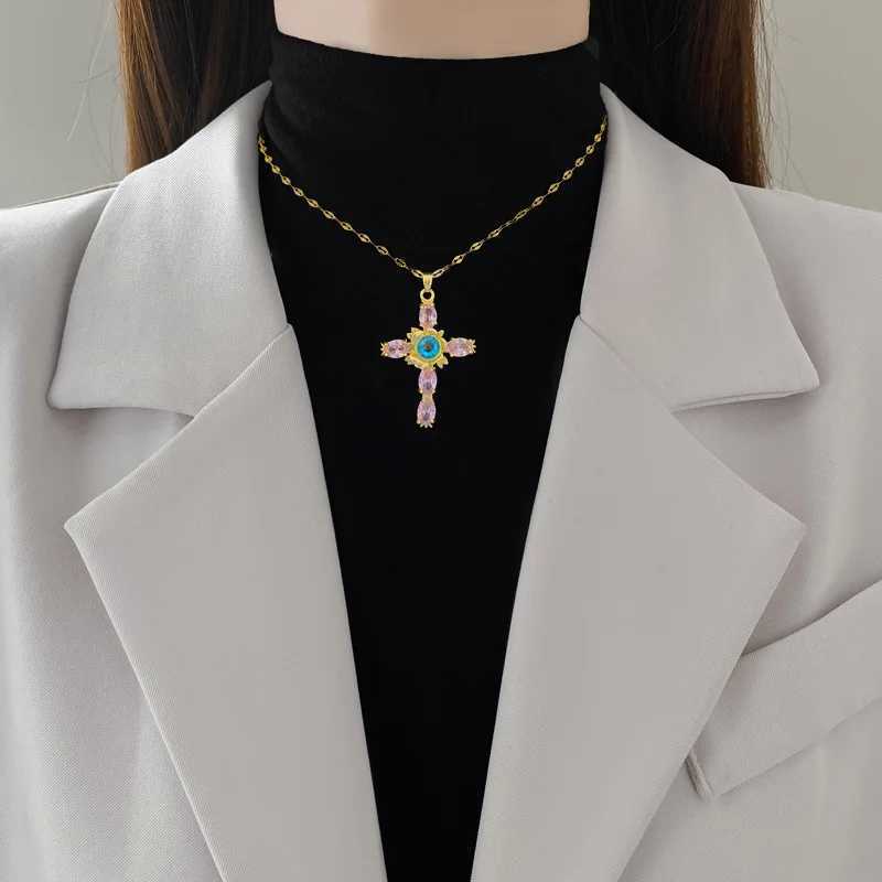 Collares colgantes Cross Cross Devils Light Luxury Luxury Girly Hermoso Collar Cadena de clavícula Versátil