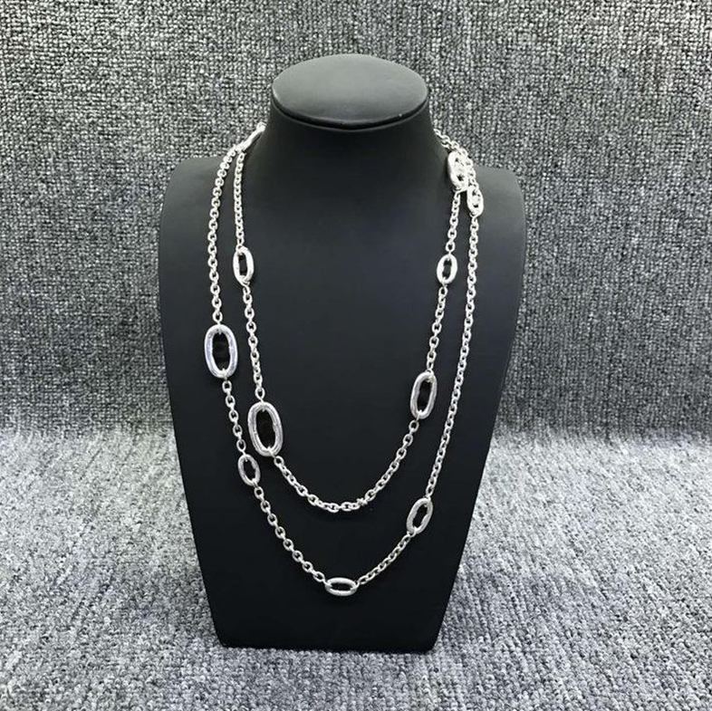 Luxury Designer Pig Nose Pendant Halsband Kvinnor Högkvalitativt rostfritt stål 120 cm lång gris näsa runt ihålig charm tröja halsband party smycken gåva med låda