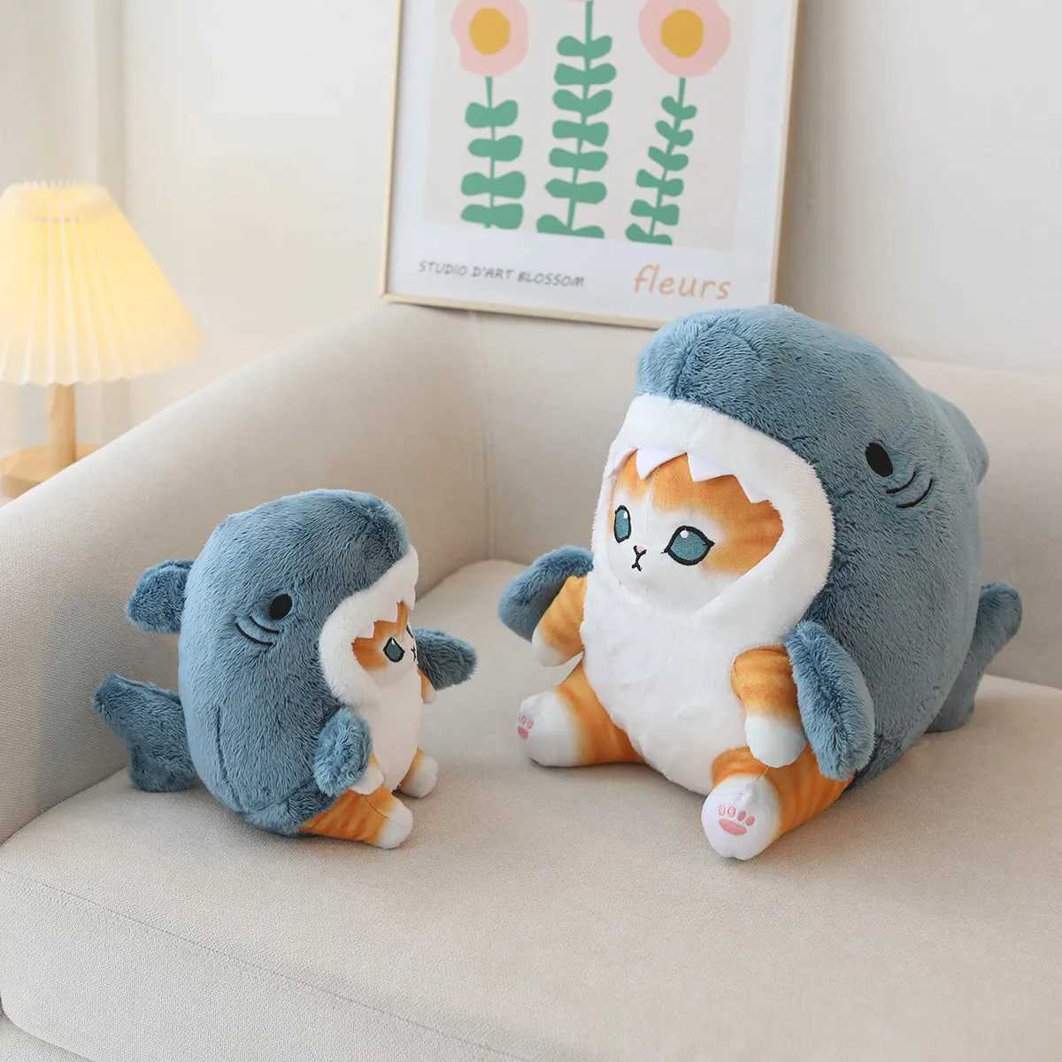 ぬいぐるみのぬいぐるみ20cm Kaii Shark Cat Peluche Toy Toy Creative Shark Cosplay Kitten Dollsぬいぐるみ柔らかい動物の枕