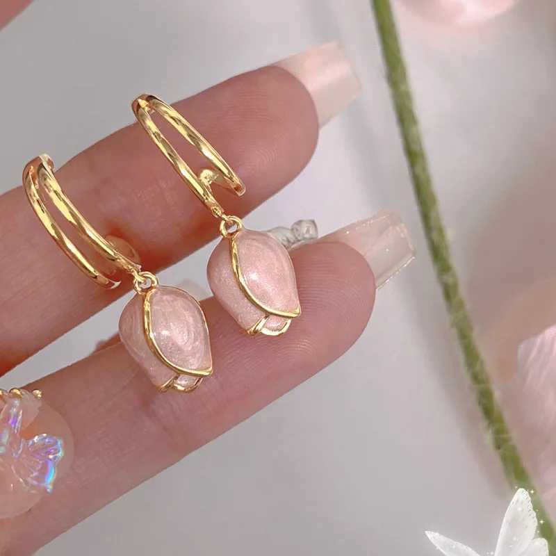 Dangle Chandelier Trendy Pink Tulip Flower Pendientes para mujeres Pearas dulces Tasas largas Pendientes Dangle Joyería de boda Regalo de cumpleaños