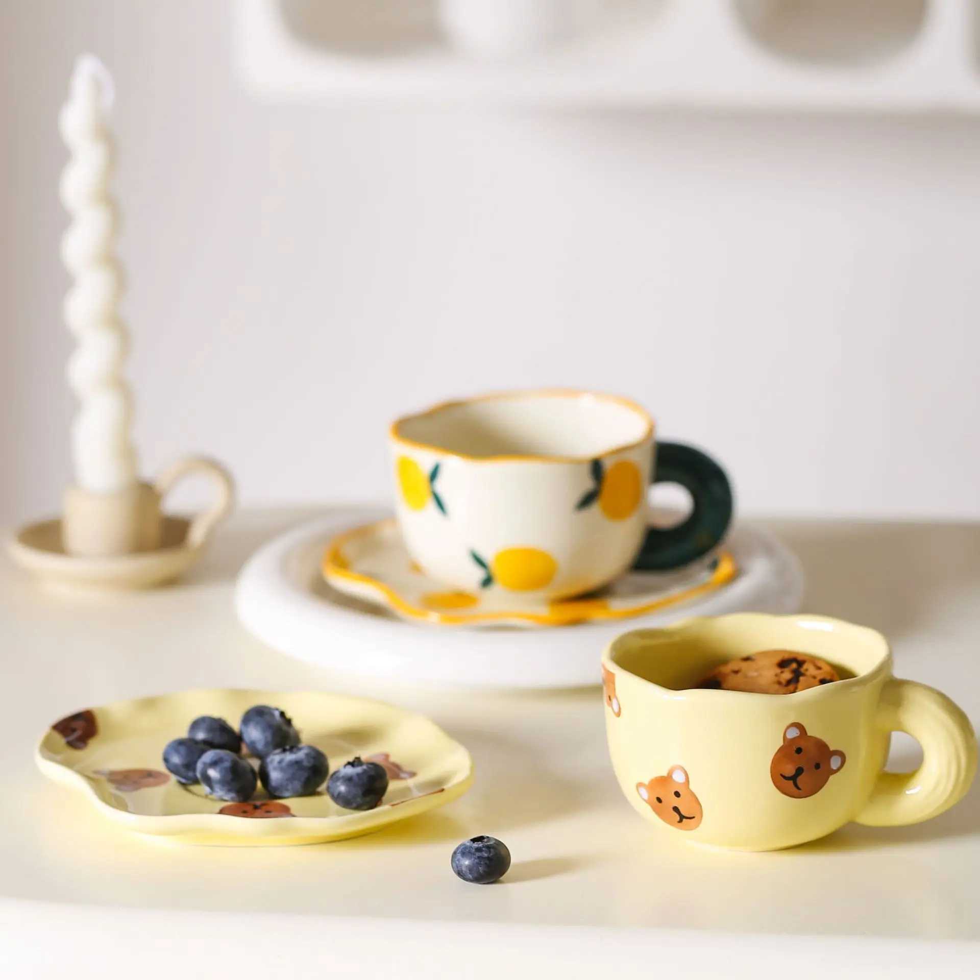 Tumblers Ceramic Cup and Saucer Set Creative Handpressed Tea Coffee Breakfast Dessert Plate Latte spannmål Lämplig för Home Office H240425