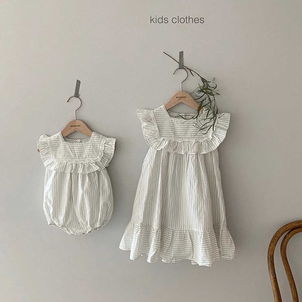 Rompers 2024韓国の姉妹衣装夏の赤ちゃんレースの袖なしロンパーヴィンテージストライプ幼児リッフルロングベスティオンビーチドレスh240425