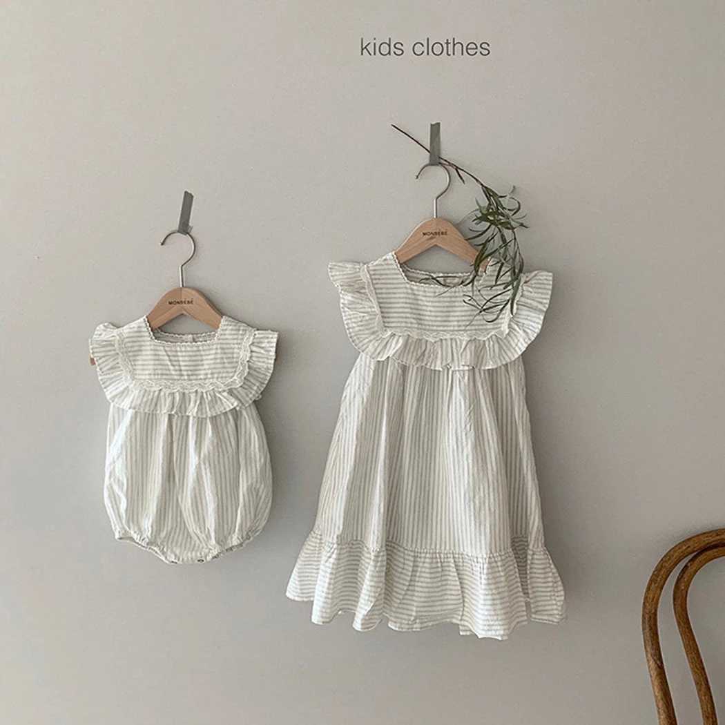 Rompers 2024 Koreańska siostra stroje Summer koronki Baby Romper Romper Vintage Stripe Toddler Ruffle Long Vestiods Sukienki plażowe H240425