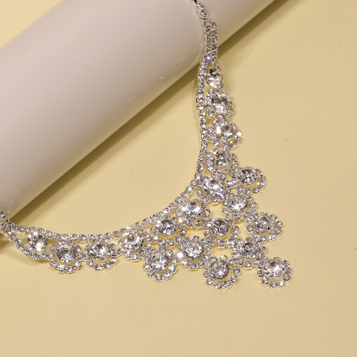 Europese en Amerikaanse mode Claw Chain Water Diamond ketting oorbellen avondjurk veelzijdige klauwketen bruids sieraden set