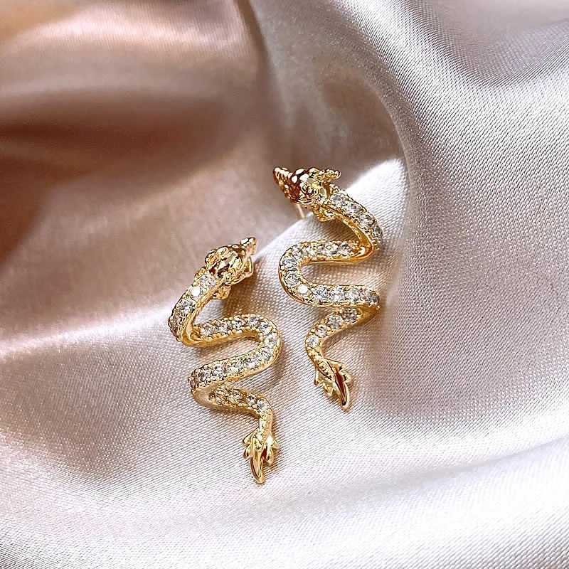 Dangle Chandelier New Chinese Style Zircon Dragon Stud Earrings for Women Fashion Design Crystal Personality Earrings Jewelry Gift 2024 New Year