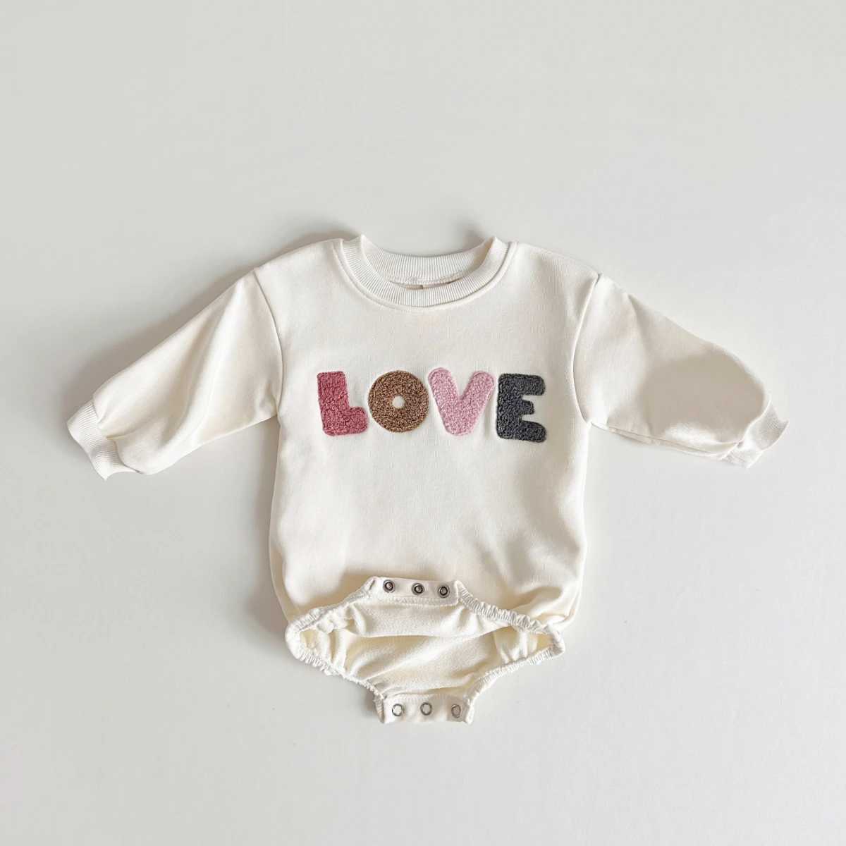 Rompers 2023 Baby Love Growidery Festa Primer Colore neonato bambino bambino Girn Girn a maniche lunghe Abbigliamento bambini H240425