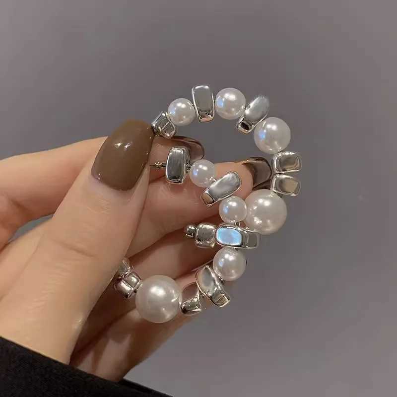 Stud Korean Silver Color Big Pearl Hoop Earrings for Women Exquisite Vintage Metal C-Shape Irregular Semicircular Earrings Jewelry