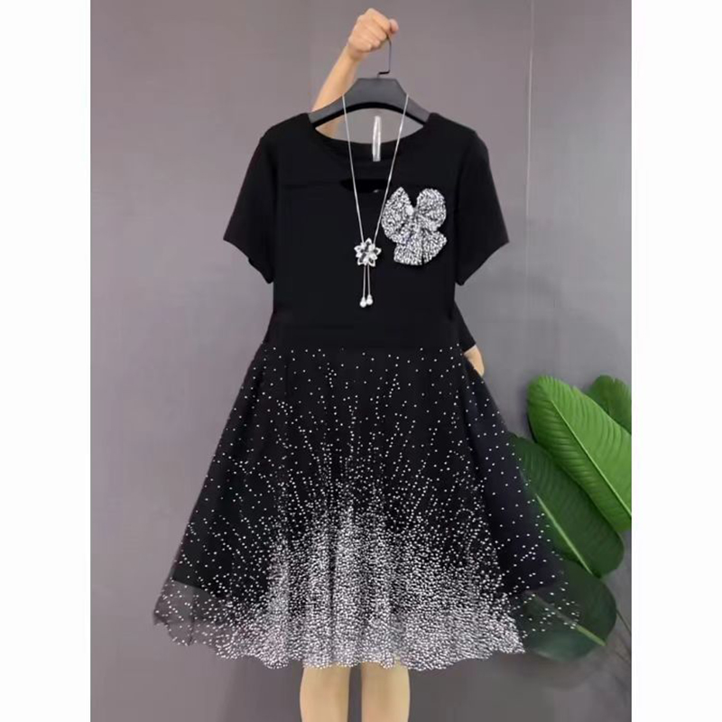 Designer Pluss-storlek Mesh Dress Summer Midlength Dress Simple Temperament Artistic Personality Street Splicing Diamond Flower Bow Pearl Stand Round Neck Dress Q12