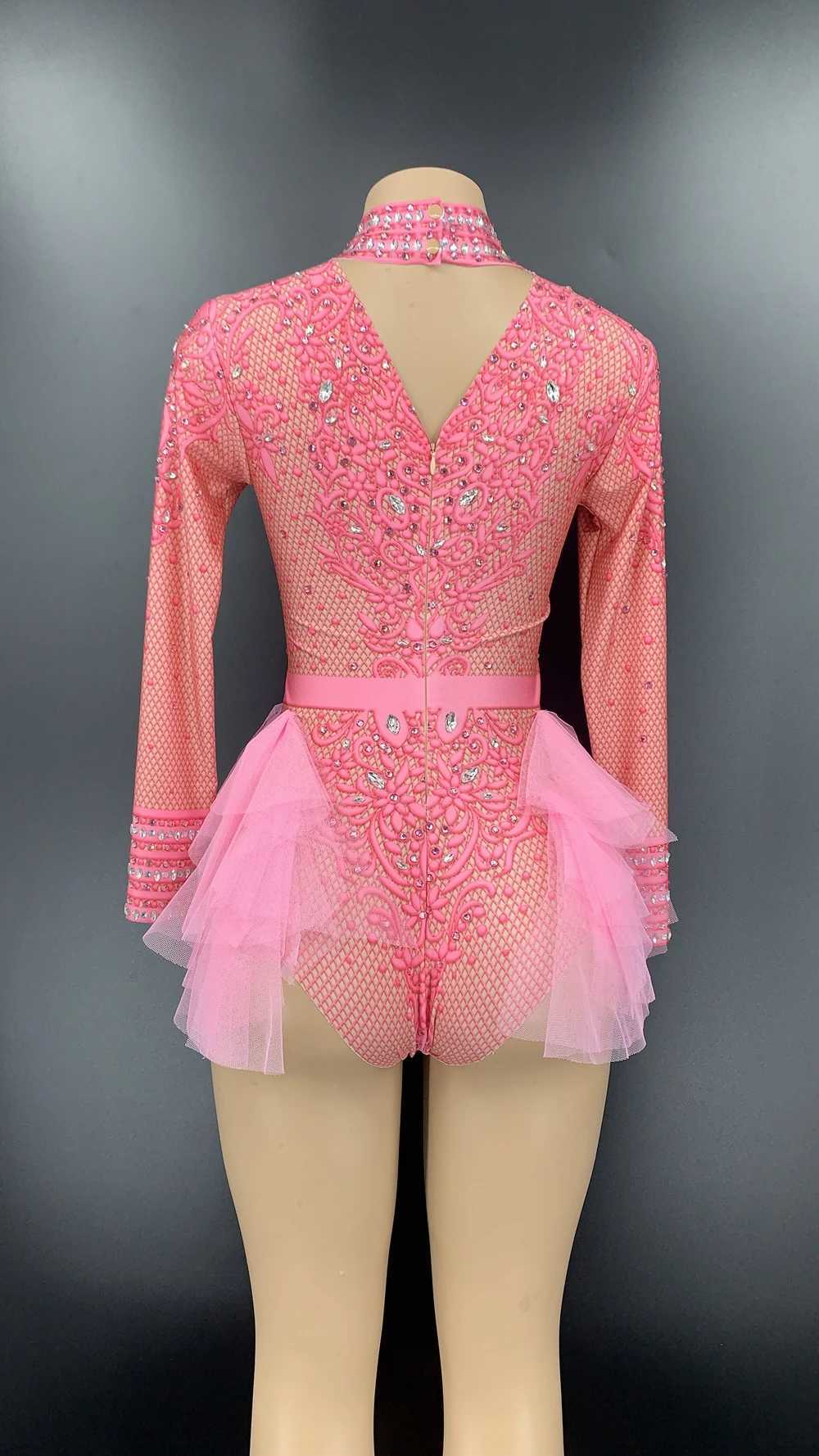 Usure de scène Sparkly Richestones Bodys Femmes Elastic Pink Mesh Ruffles Crystal Leotard Nightclub Dancer Costume Wear Party Party D240425