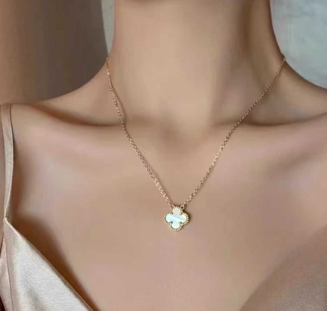 2024 Classic Four Leaf Clover Necklaces Pendants S925 Lucky Necklace Versatile and Unique Fashion Style Valentines Day Gift for Girlfriend