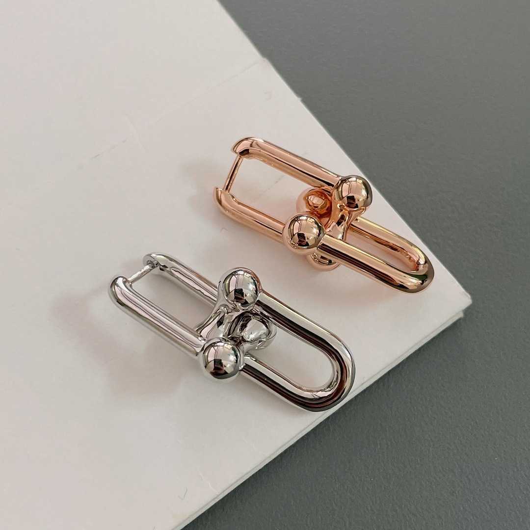ファッションシンプルなttifeeny earrings汎用性のある滑らかなイヤリングと馬蹄形の滑らかなイヤリング18kの厚い電気めっきは、ライブのためにファッショナブルで汎用性の高いフェードが簡単ではありません