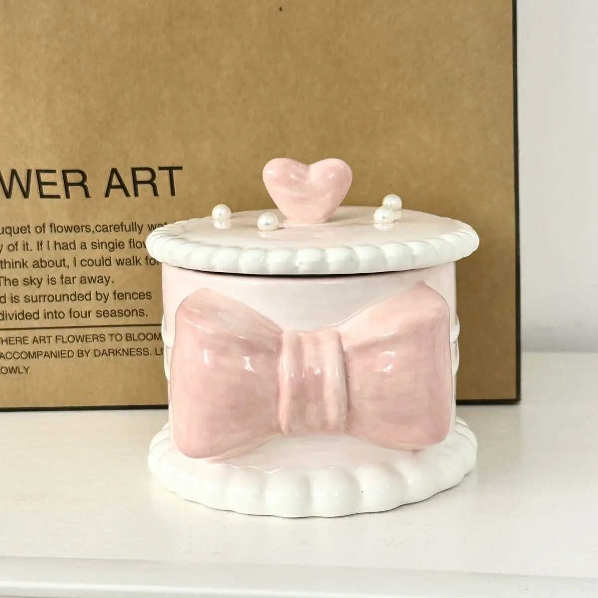 Épargnes alimentaires Conteneurs de rangement créatif Bow Ceramic Pearl Jewelry Box mignon peint de bureau peint pavillon cadeau fille cosmétique peut décoration de maison nouveau H240425