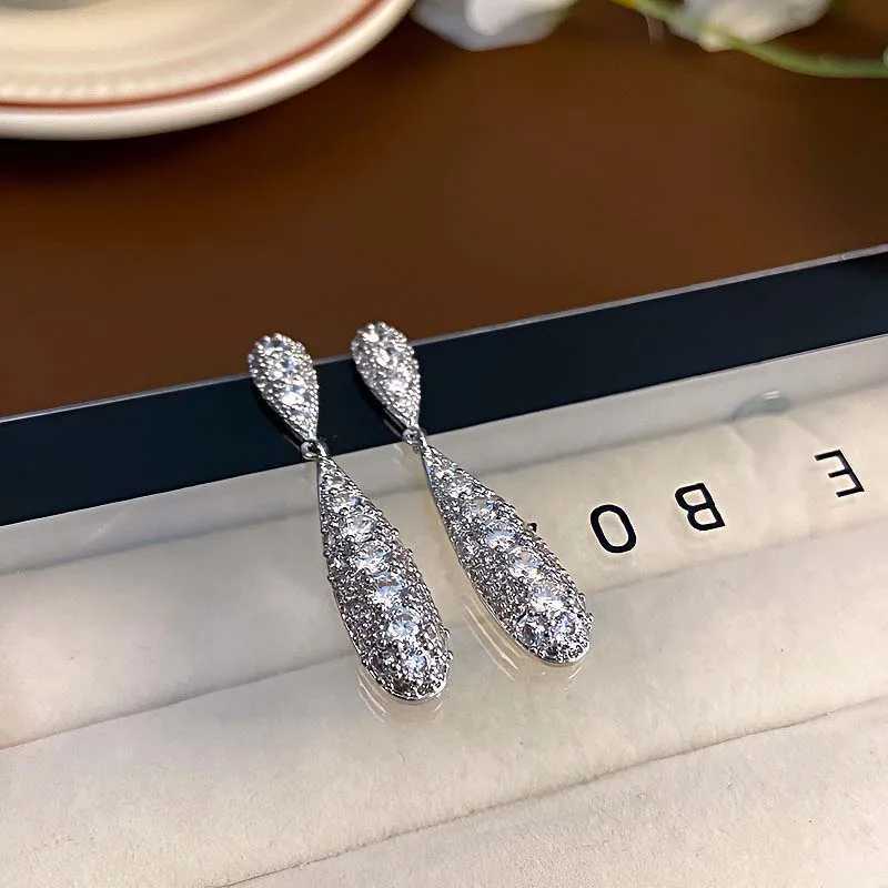 Dangle Chandelier Luxury Micro Cubic Zircon Teardrop Earrings For Women Exquisite Silver Color Crystal Hollow Chunky Earrings Jewelry Wedding Gift