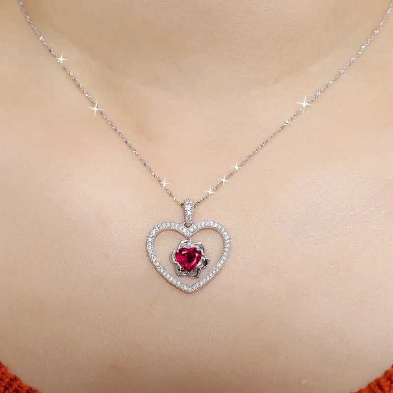 Pendant Necklaces Fashionable income exquisite romantic heart-shaped rose necklace heart-shaped rose pendant perfect love is a gift for girls