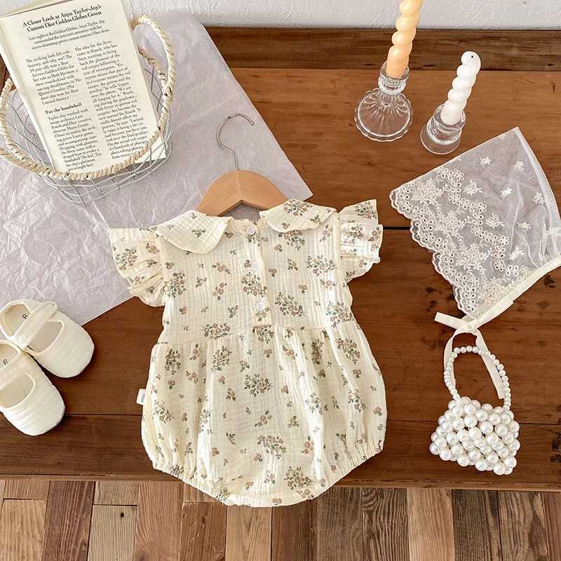 Rompers 2024 Letnie ubrania dziecięce Peter Pan Kllar Baby Girls Floral Bodysuit Infant Flying Sleeve One Piece 0-2Y H240425