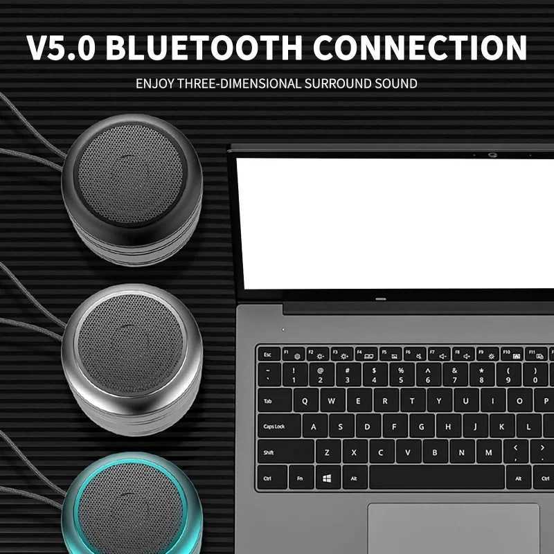 ポータブルスピーカーミニワイヤレスbluetoothスピーカーを持ち歩くか、屋外キャンプに適したバッグにファッションアクセサリーとして吊るすD240425