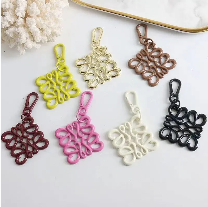 Hot Designer Keychain Fashion LOEWf Car Men Women Letter Key Chain Leather Gild Multiple Colors