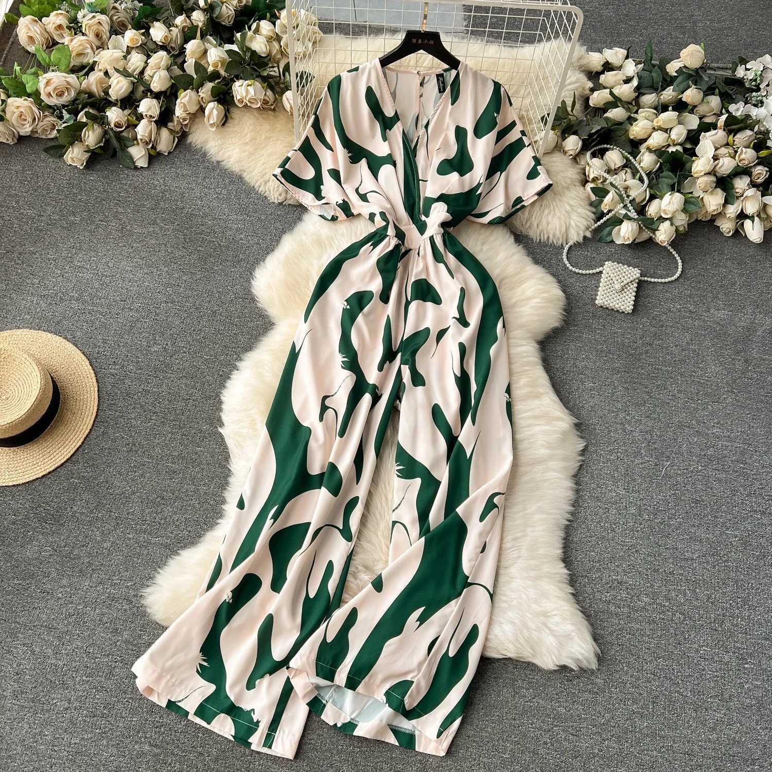 Women's Jumpsuits Rompers Summer casual womens printed wide leg jumpsuit womens V-neck short puff Svve high waisted loose fitting jumpsuit new fashion Y240425