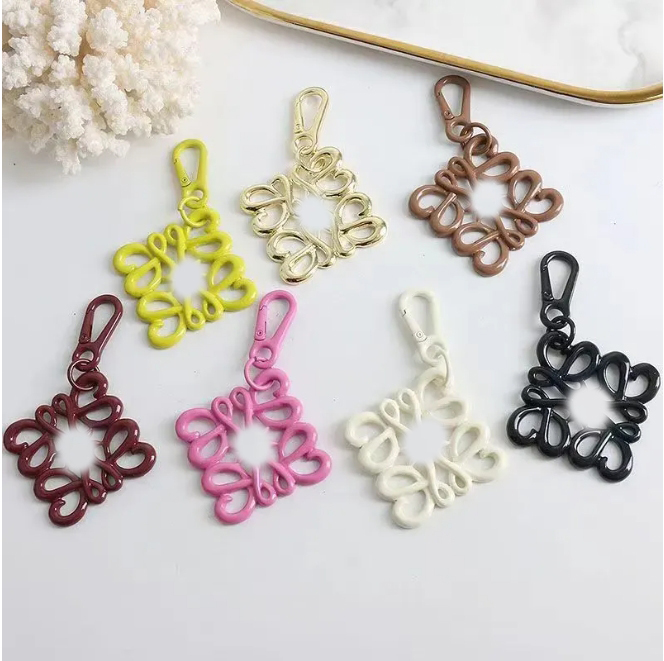 Hot Designer Keychain Fashion Loewf Car Men Women Letter Key Chain Cuero Gild Múltiples colores