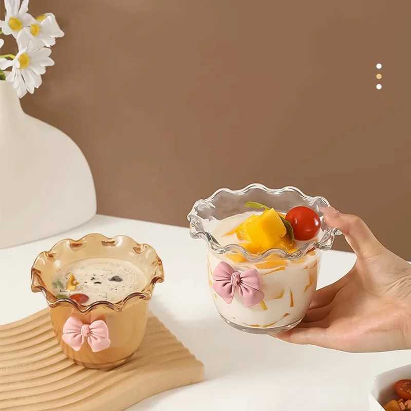 Gobelers mini bol en verre de dessert en dentelle mignonne avec arc rose glacée fruit yogourt petit déjeuner tasse de cuisine maison