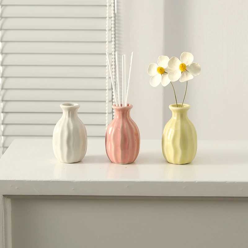 Vases Mini Vase de fleurs en céramique Colorful Hydroponic Plant Vases Flower Arrangement Pot Room Decor Nordic Home Desktop Ornement