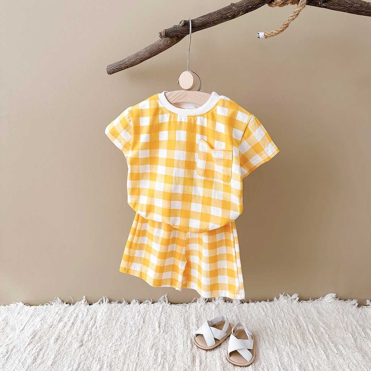 Kledingsets Babykleding Set Pasgeboren meisjes Casual Full Body Gedrukte liefde en plaid korte mouwen T-shirt+shorts vakantiestijl jongens outfit H240425