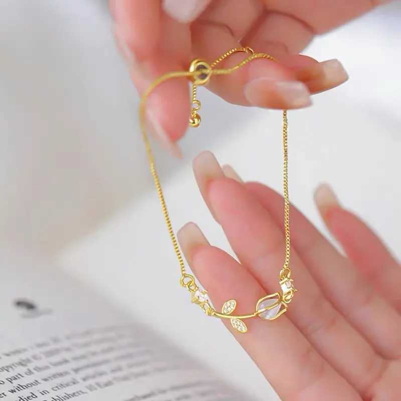 Perlen koreanische leichte Luxus Tulpe Blumenarmband für Frauen glänzend Zirkon Opal Perle Perlen Rose Verstellbares Charme Armband Trendy Schmuck