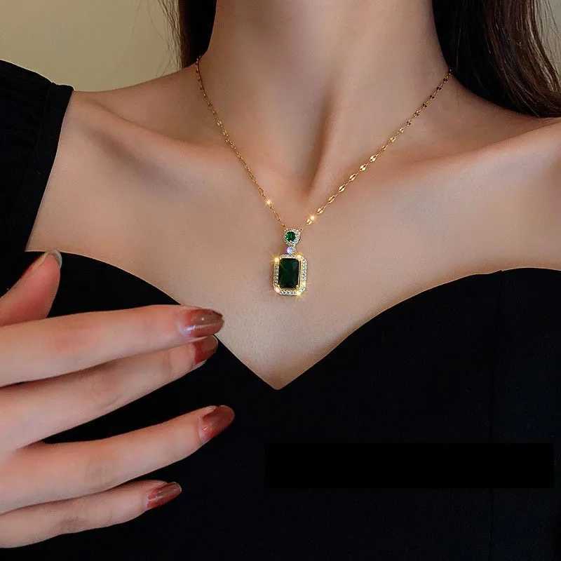 Colliers pendants Fashion Retro Green Jewelry Collier carré géométrique Personnalité Clavicule Chaîne Hong Kong Style Lady Temperament Wild Collier Wild