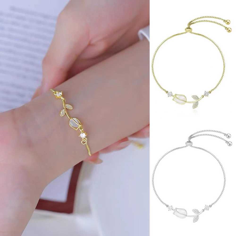 Perlen koreanische leichte Luxus Tulpe Blumenarmband für Frauen glänzend Zirkon Opal Perle Perlen Rose Verstellbares Charme Armband Trendy Schmuck