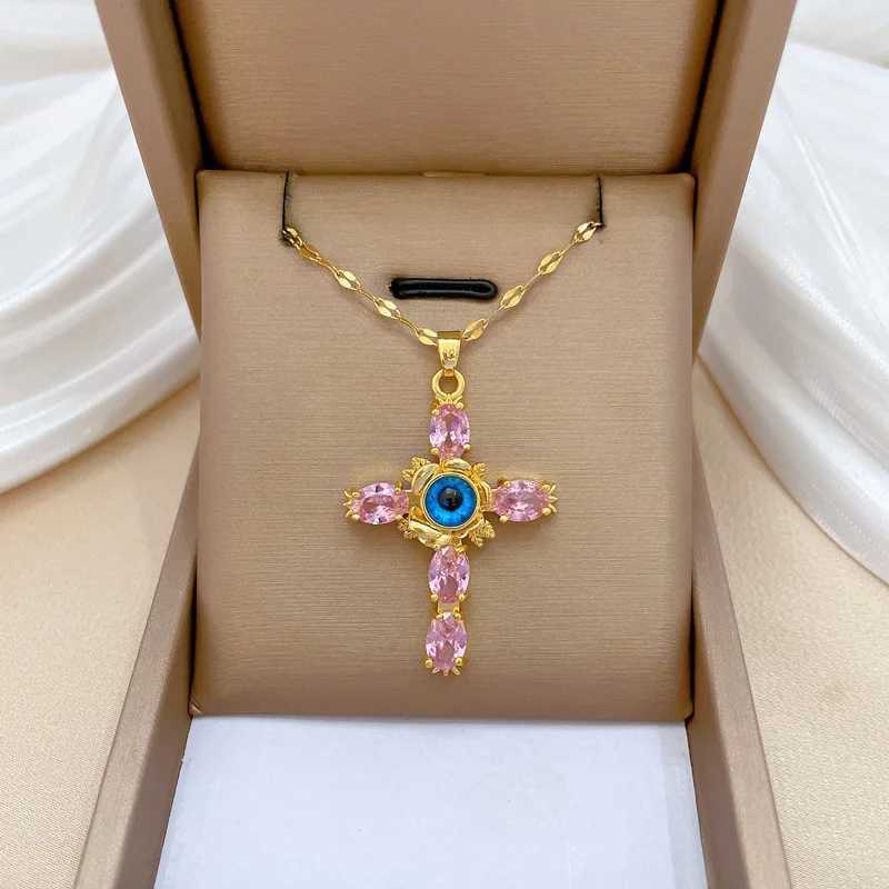Colliers pendants Collier de croix personnalisée Collier pour les yeux exquis et à la mode bijoux rose Cadeau de chaîne de clavicule polyvalente