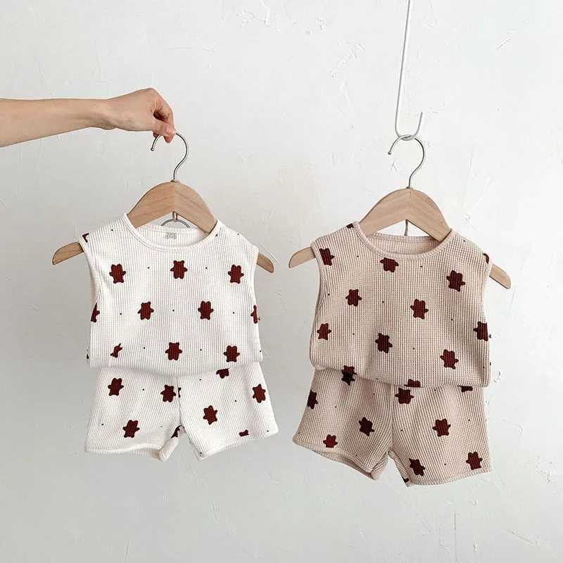 Kledingsets zomer Babykleding Pak Wafelbeer kledingset baby girs vest en shorts baby oiutfit h240425