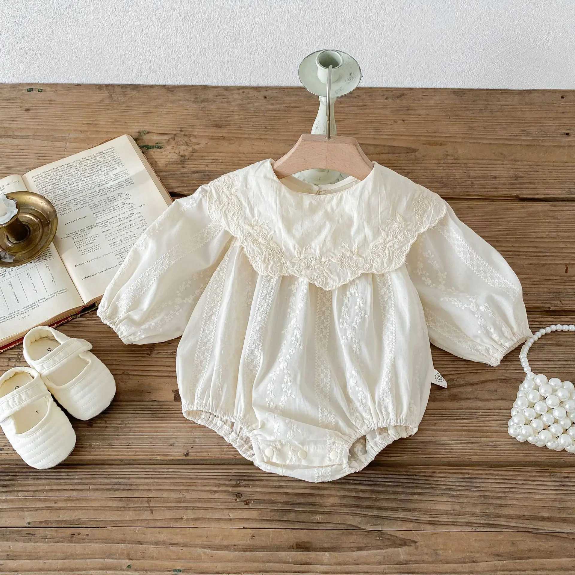 Rompers Babykleding Elegante borduurwerk Bodysuit Lange mouw Een stuk peuter outfit H240425