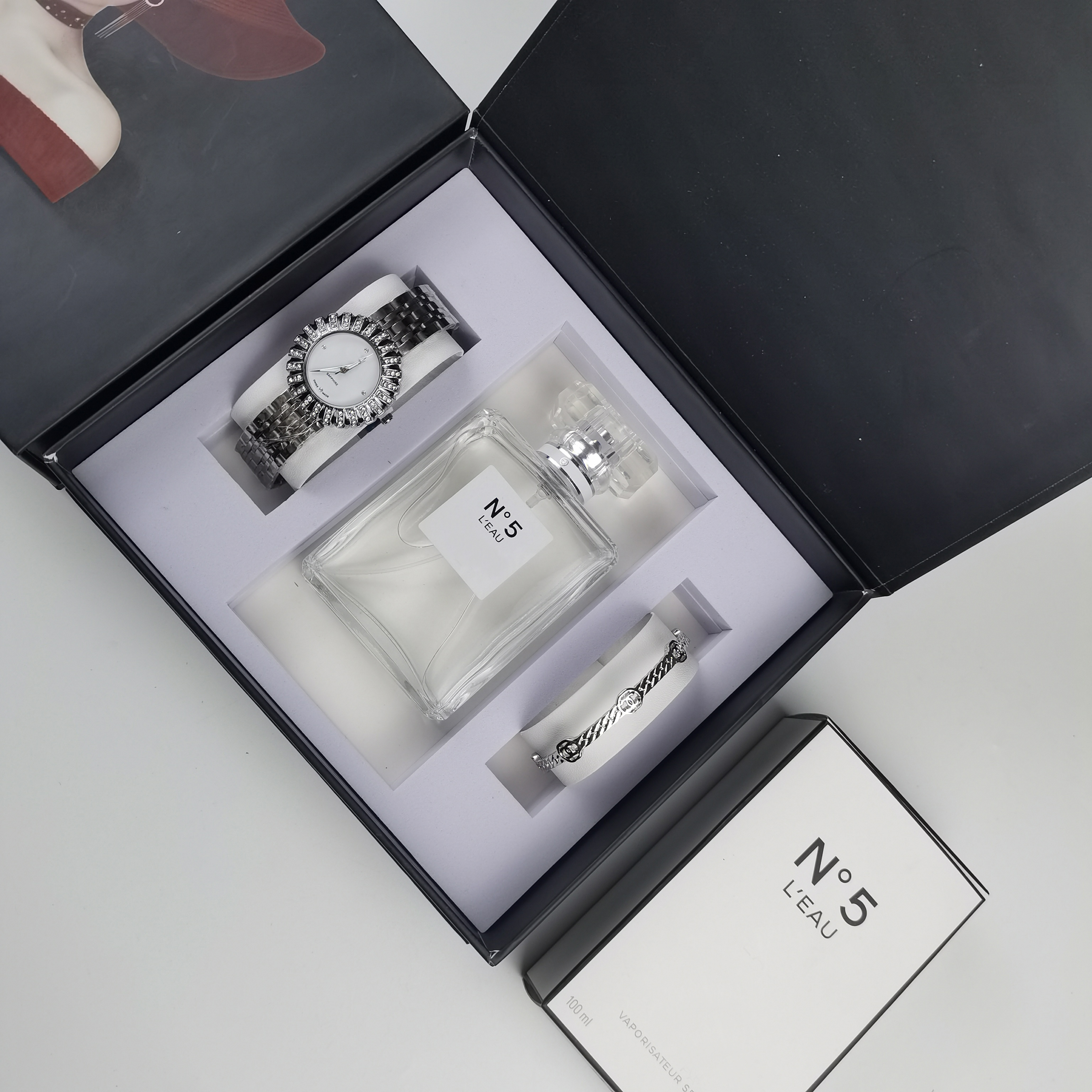 2024. New perfume Set Box Luxury Women's Diary Quartz Watch Designer Waterproof Automatic Date Table Women's Belt Sports Timer Luxury Gift Box Package