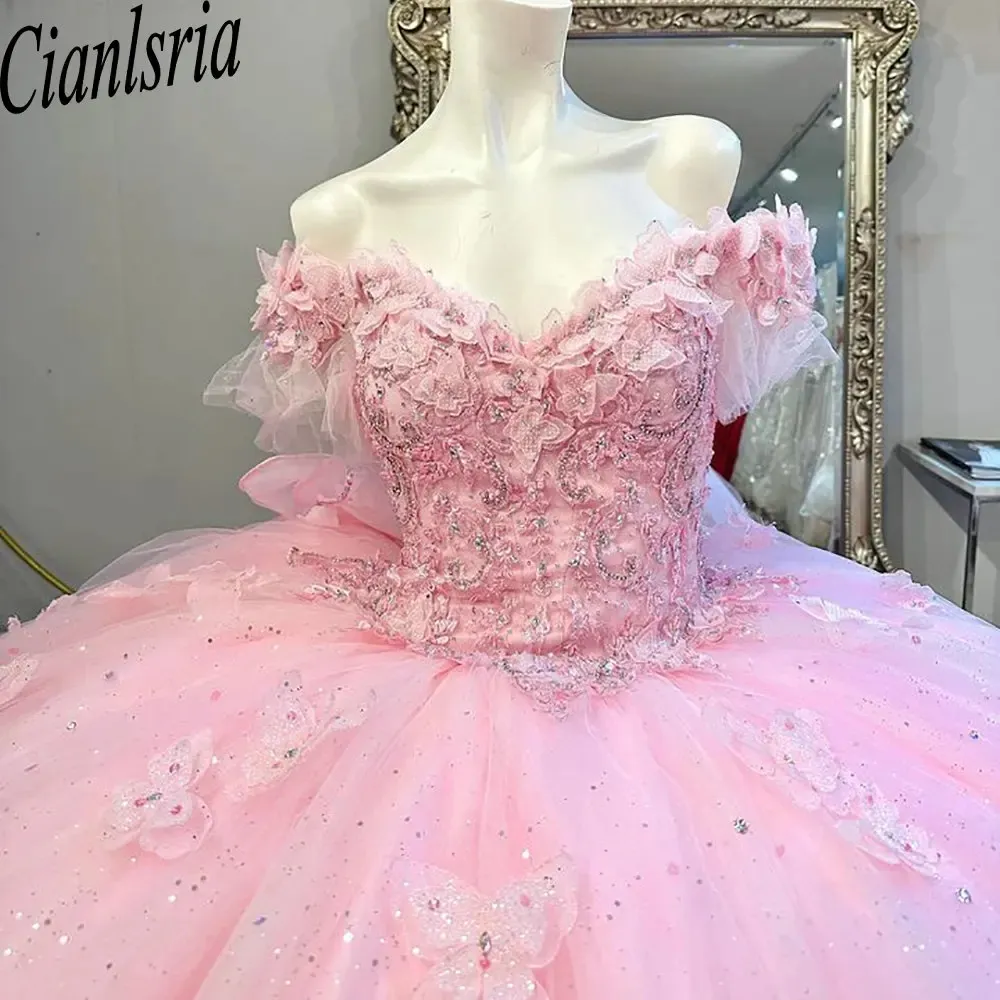 Rosa fuori dalla spalla 3D Butterfly Crystal Quinceanera Dresses Abito da ballo Appliques in pizzo Sweet 15 Birthday