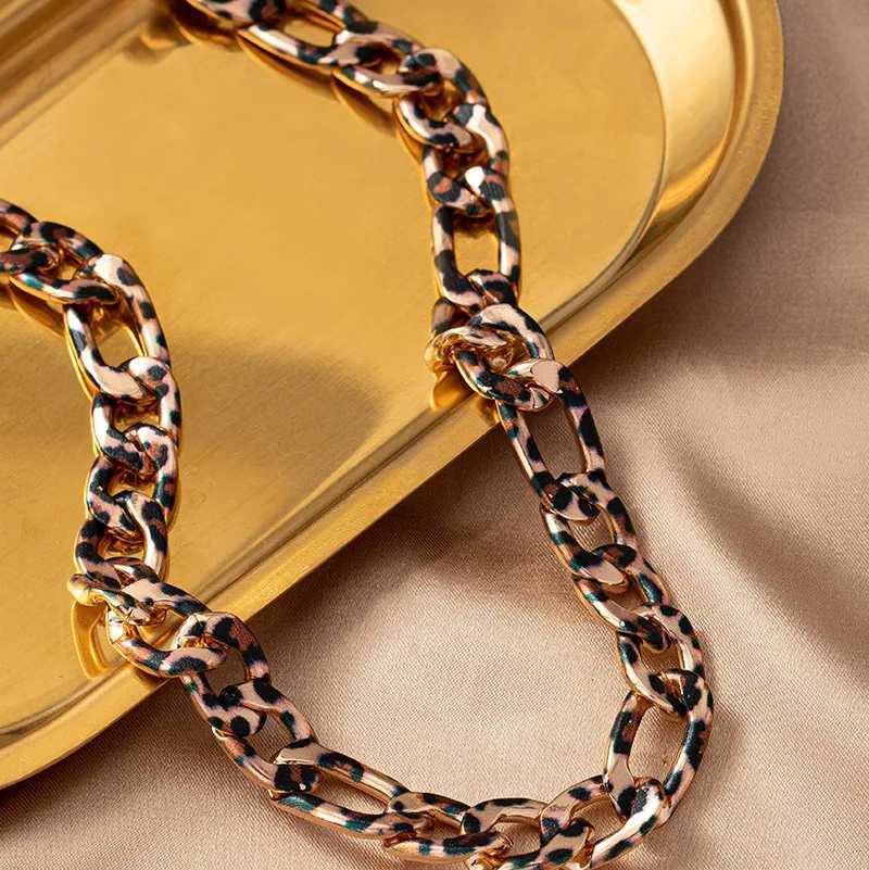 Strands Collana di collegamento in metallo vintage Collana a catena cubana Collana da donna Gold Leopard Pattern Pattern Collana Mashion Fashion 240424