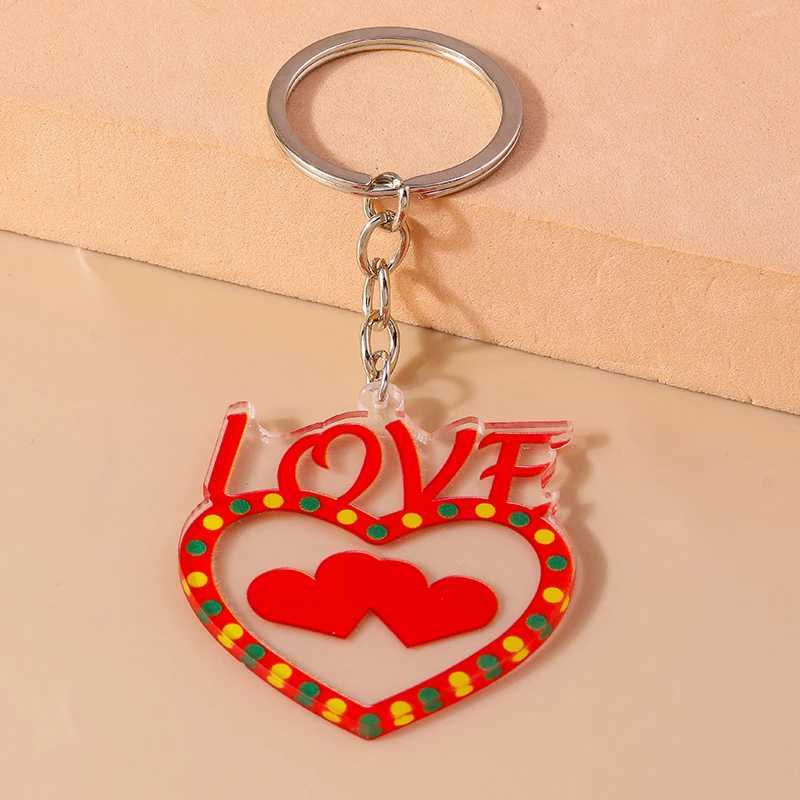 Keychains Lonyards mignons coeurs d'amour Keeschaines pour les cadeaux de souvenirs clés de voiture pour femmes sacs à main