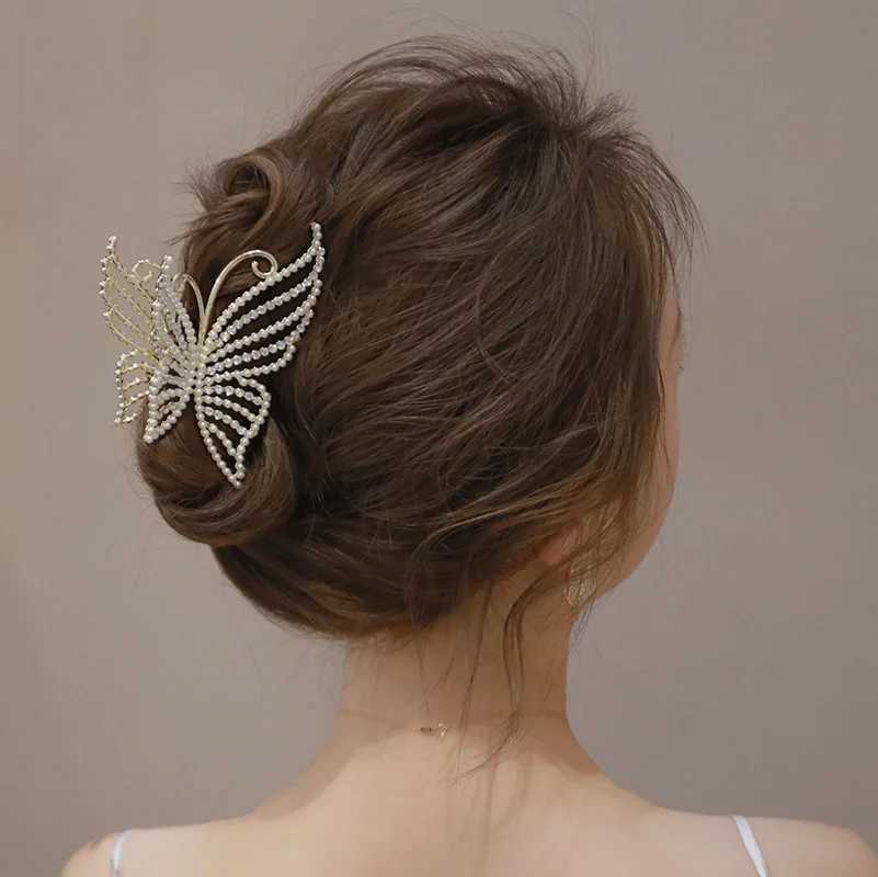 Klemmen voortreffelijke strass Butterfly Hair Claw -clips voor vrouwen Elegant Pearl Hair Crab Barret Hoofddeksels Haarclip paardenstaartclip Y240425
