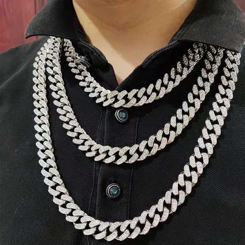 STRANDS HENS EN Dames Hip Hop Ice Shining ketting ketting met hoge kwaliteit 13 mm brede Miami Cubaanse ketting Hip Hop ketting mode -sieraden 240424