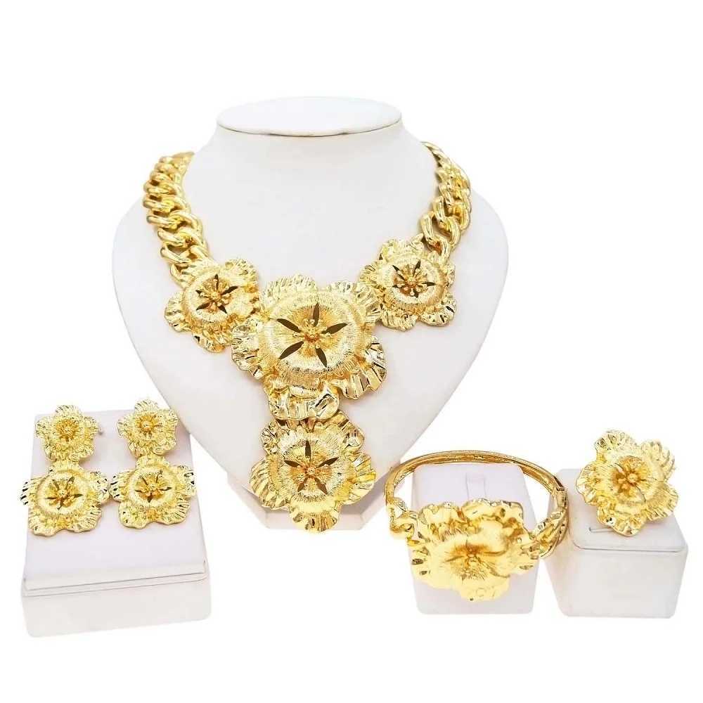 STRANDS Dames sieradenset Cubaanse ketting ketting Gold-vergulde bloem hanger Italiaanse gouden oorbellen Luxe trouwfeest Bijoux 240424