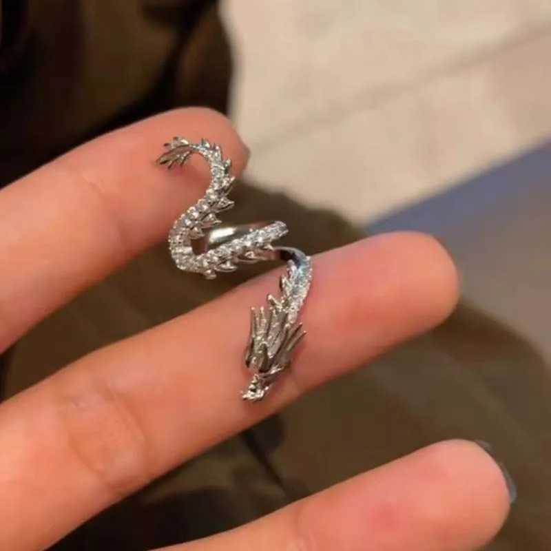 Charm Fashion Crystal Zircon Dragon Ear Bone Clip for Women Men Punk Metal Irregular No Piercing Ear Cuff Jewelry Gifts