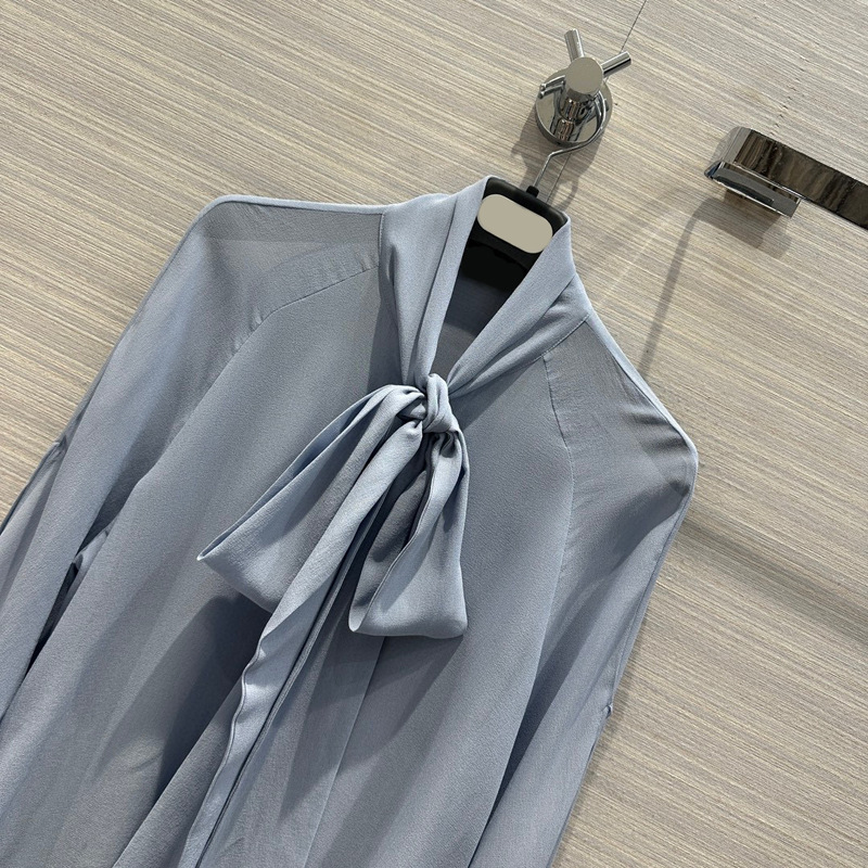 2024 Summer Blue Color Color Ribbon Tie Chemise de châssis de soie Bow Silk à manches longues Round Classic Soie Top Shirts Z4A246976