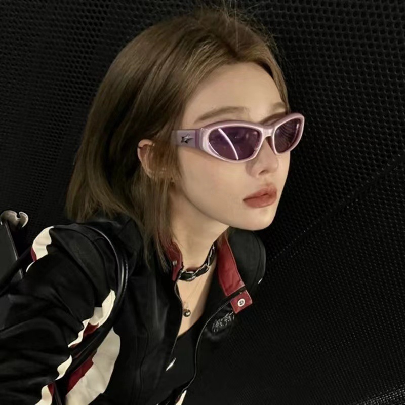 2024 Nieuwe zonnebrillen Y2K -ster Spicy Girl Street Shoot Sports Fashion Sunglasses Cyberpunk Future Glasses zonnebril voor vrouwen
