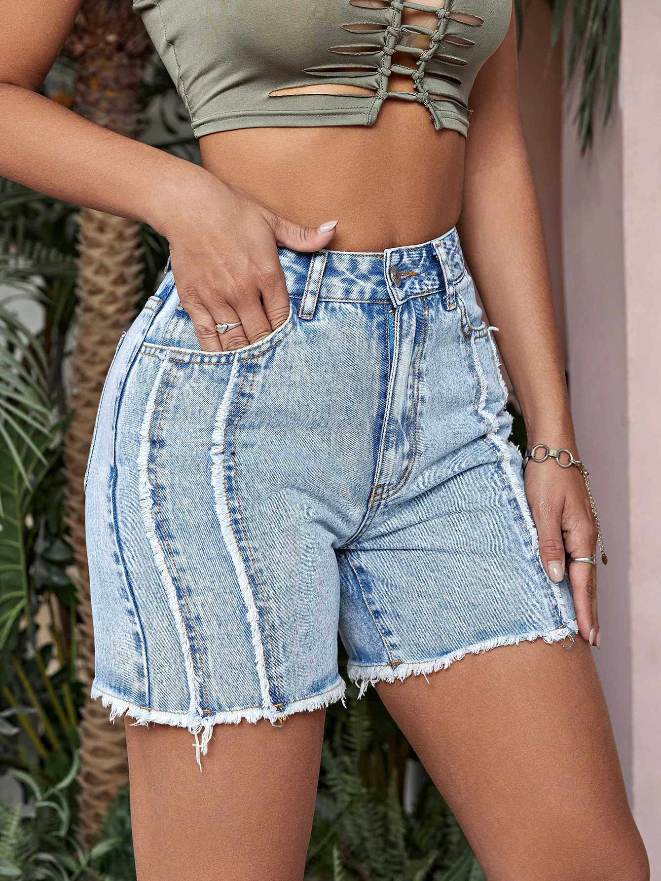 Kvinnors shorts Autumn New Women Fashion Casual Ripped Cotton Denim Shorts Jeans Booty Shorts Y240425