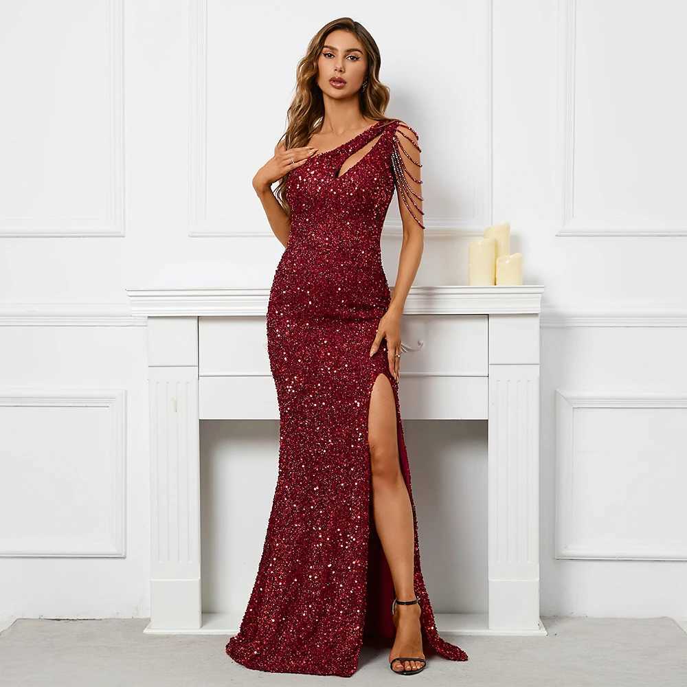 Runway Dresses Yidingzs Elegant One Shoulder Bourgogne paljettklänning Kvinnor som pärlar lång klänning 2022 Party Maxi Dress 18519 Y240426