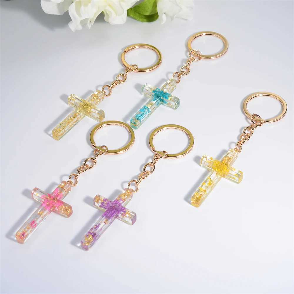 Nyckelringar Lanyards Handgjorda harts Kors Keychain med färgglad torkad blommhänge för kvinnor Girls Creative Diy Car Bag Ornament Populära gåvor